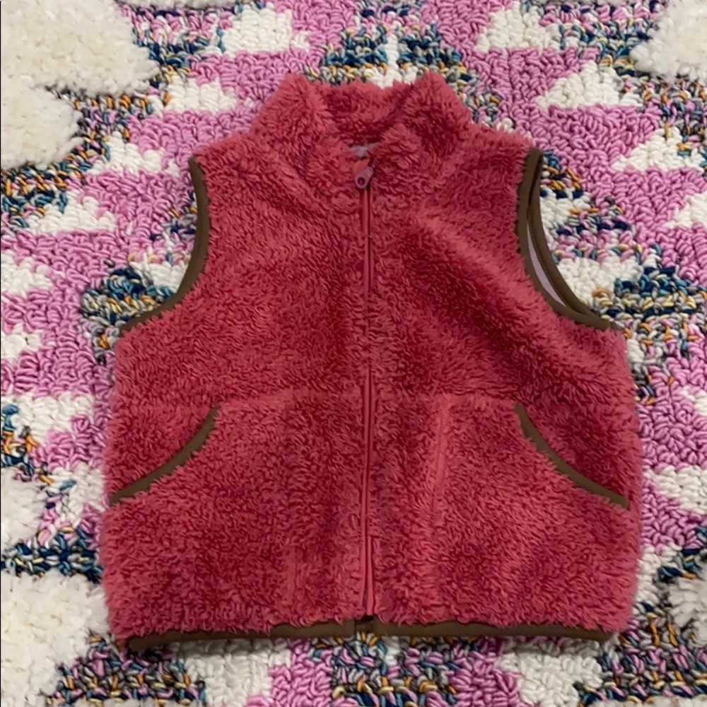 Fuzzy vest with pockets